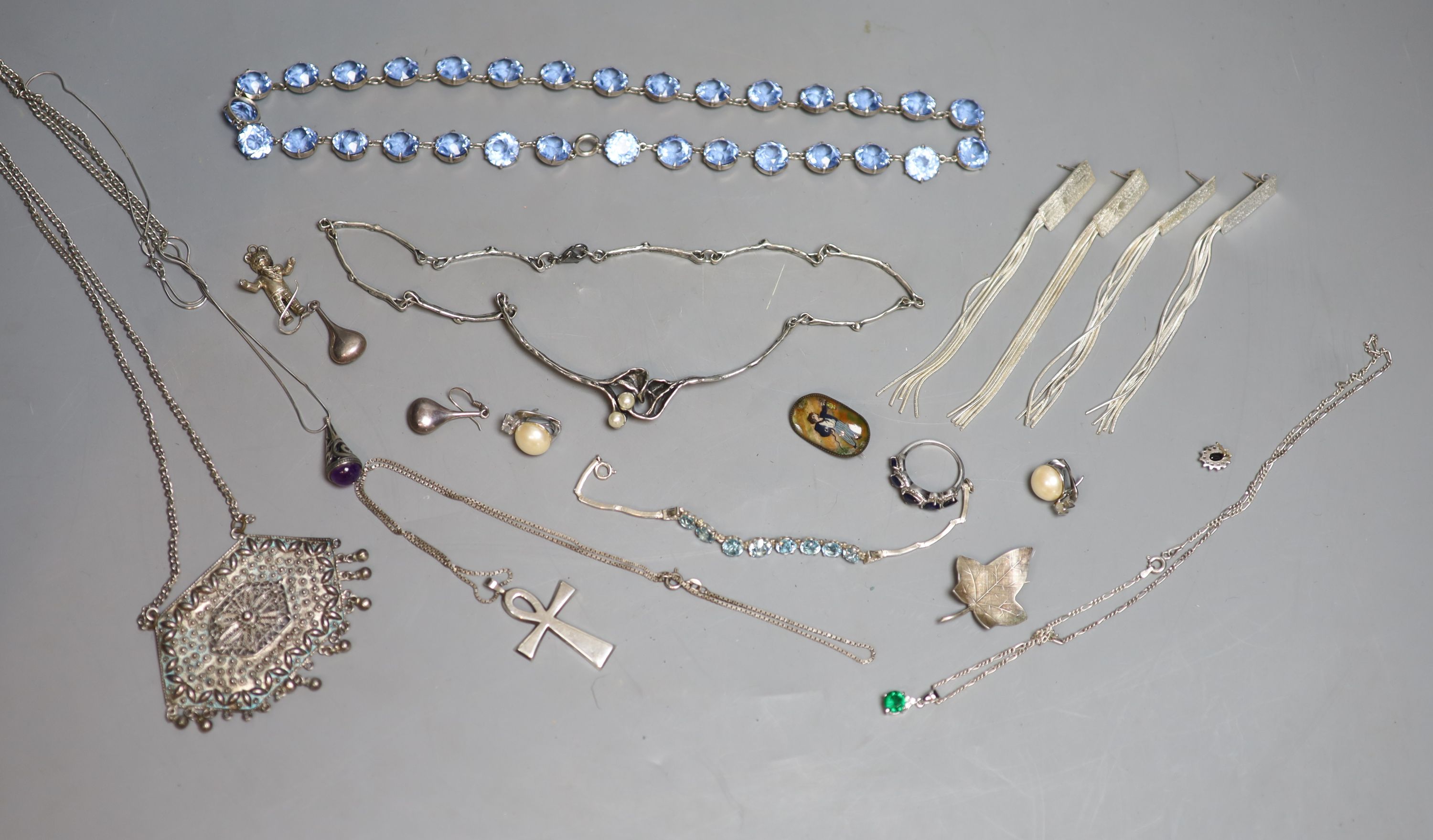 Mixed jewellery including a stylish silver necklace, 925 ring and an Italian 925 and amethyst set drop pendant necklace.